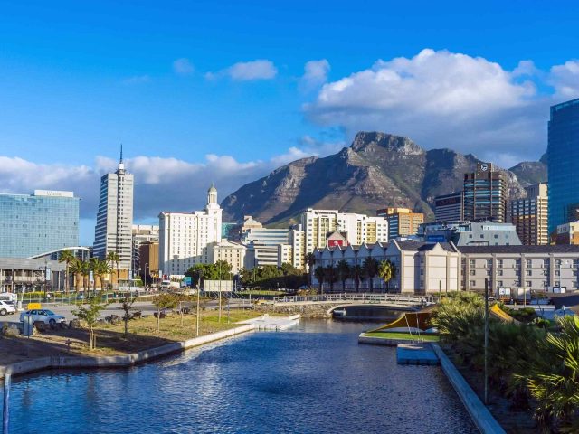 https://socialvacations.com/wp-content/uploads/2018/08/post_capetown_02-640x480.jpg