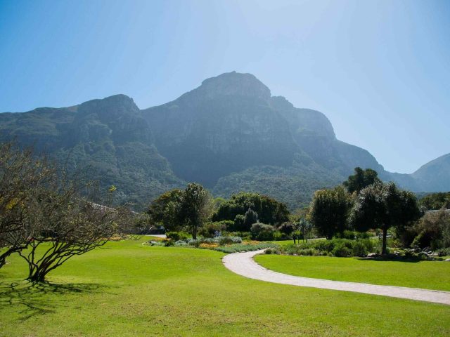 https://socialvacations.com/wp-content/uploads/2018/08/post_capetown_04-640x480.jpg