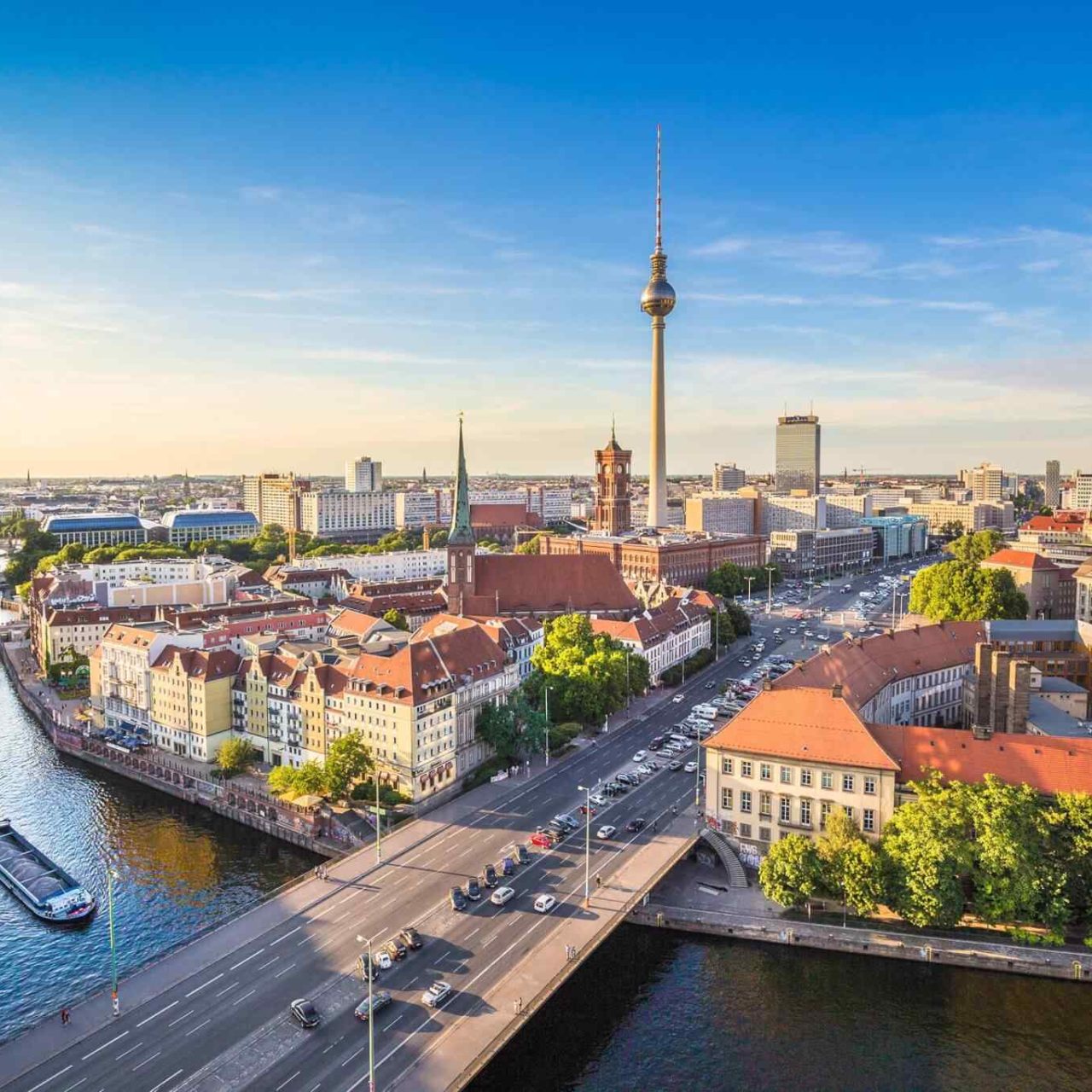 https://socialvacations.com/wp-content/uploads/2018/09/destination-berlin-05-1280x1280.jpg