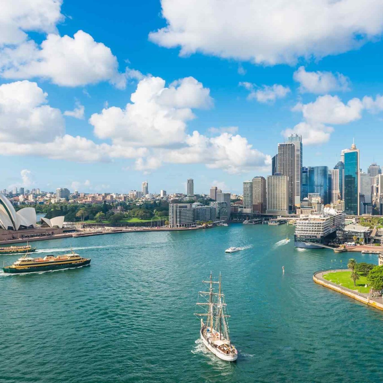 https://socialvacations.com/wp-content/uploads/2018/09/destination-sydney-04-1280x1280.jpg