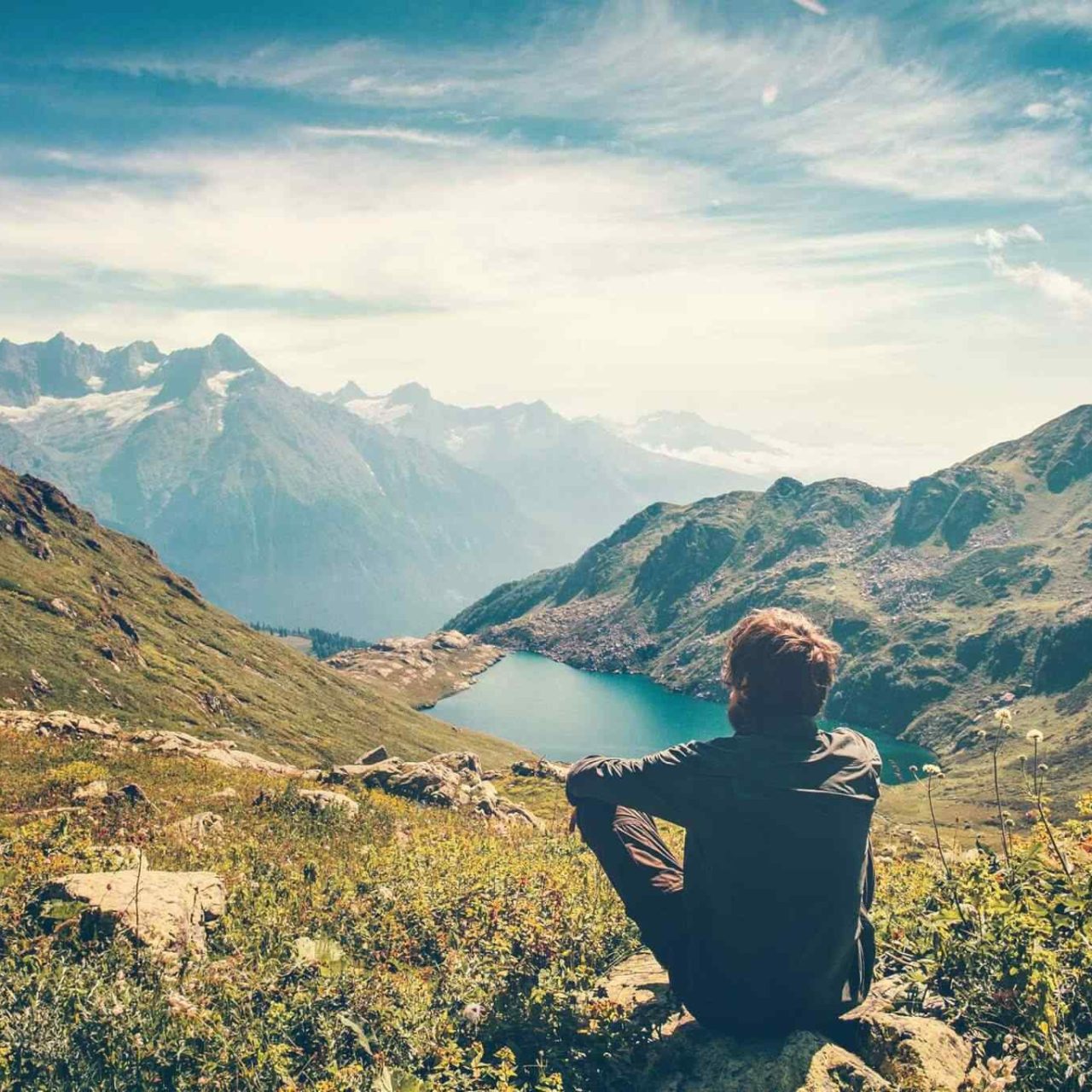 https://socialvacations.com/wp-content/uploads/2018/09/img-faq-01-1280x1280.jpg
